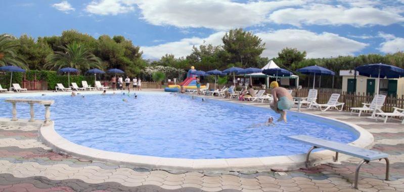 Vela Club Hotel & Appartamenti Rodi Garganico Extérieur photo